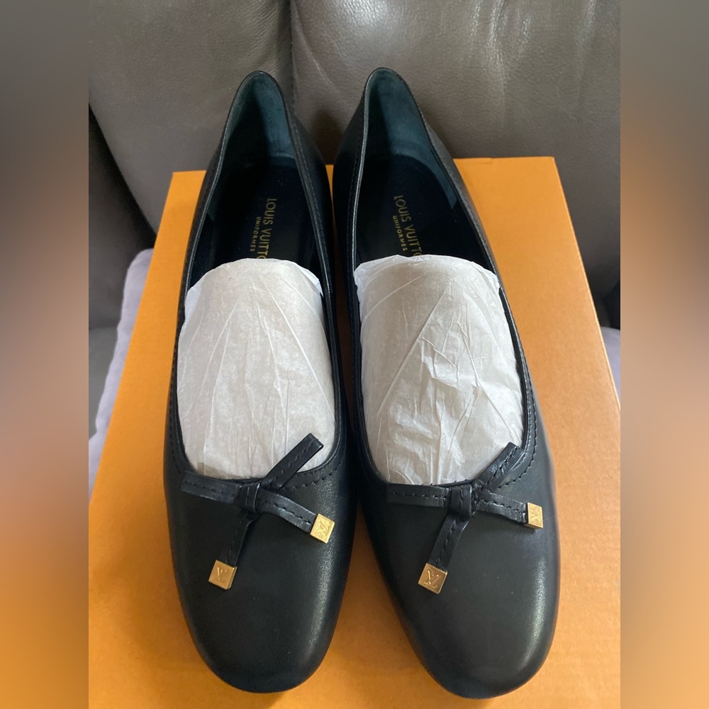 Louis Vuitton Black flats